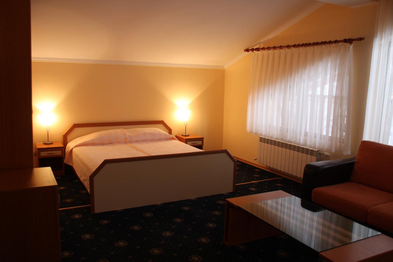 Kovanlika Hotel Razgrad Buitenkant foto